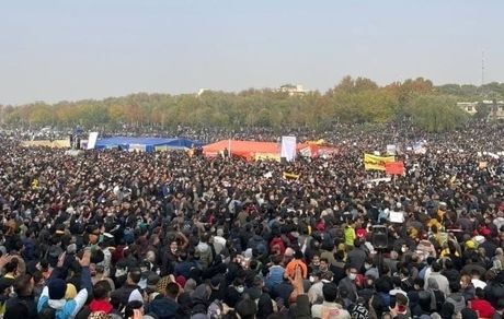 تجمع اعتراضی اصفهانی‌ها در خصوص زاینده رود / شبکه خبر: معاون اول رئیسی با اصفهانی‌ها گفت و گو خواهدکرد