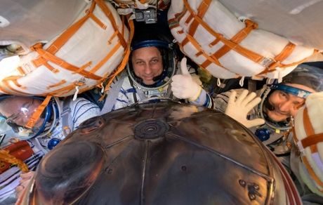 بازگشت فضانوردان آمریکا و روسیه به زمین