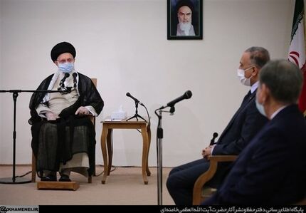 رهبر  انقلاب: جمهوری اسلامی ایران قطعاً ضربه متقابل را به آمریکایی‌ها خواهد زد
