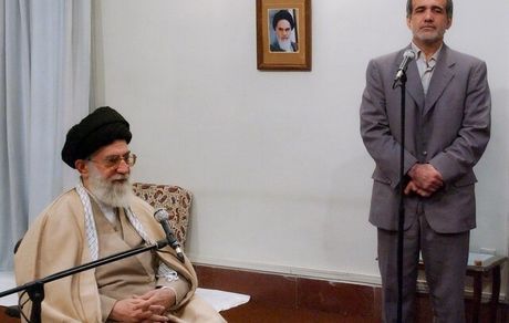 تصویر اهدایی رسانه KHAMENEI.IR به رئیس جمهور منتخب چه بود؟