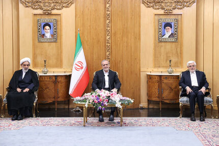 رییس جمهور: ارتباط با کشورهای اسلامی از دیدار با عراق شروع می شود