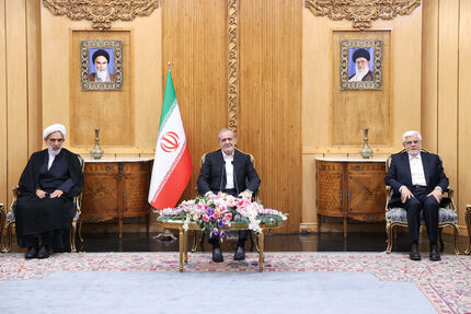 رییس جمهور: ارتباط با کشورهای اسلامی از دیدار با عراق شروع می شود