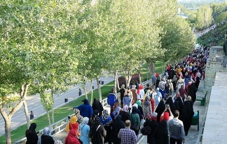 همایش بزرگ پیاده روی خانوادگی در قرچک برگزار شد