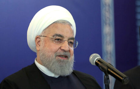 روحانی: باید تدابیری برای رهایی از سلطه دلار پیش بینی کنیم