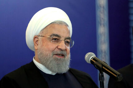 روحانی: باید تدابیری برای رهایی از سلطه دلار پیش بینی کنیم