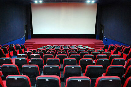 فیلم‌های «ملخ»، «رفقای اورژانسی» و «بی آبان» پروانه نمایش گرفتند