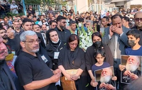 آغاز مراسم بزرگداشت و تدفین «امیر هوشنگ ابتهاج» در رشت