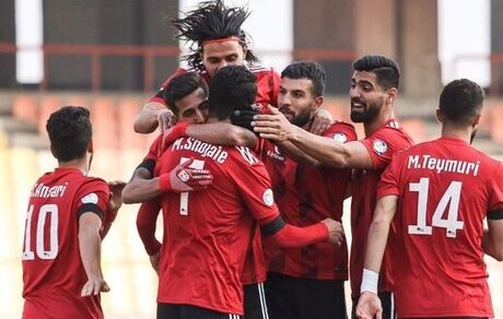 تصویری از اولین جلسه تمرینی تراکتور بعد از تعطیلات در برف