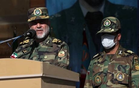 فرمانده نیروی زمینی ارتش: با درک درست از ولایت، پرچم دار شهدا باشیم