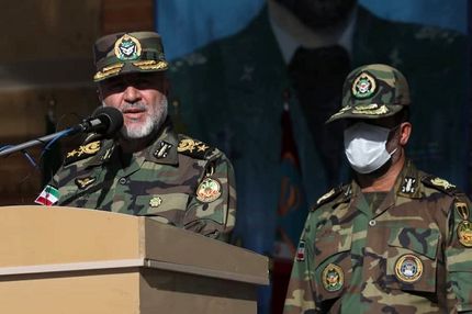 فرمانده نیروی زمینی ارتش: با درک درست از ولایت، پرچم دار شهدا باشیم