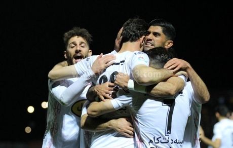 پرسپولیس به کمک داور مس رفسنجان را برد و مدعی ماند