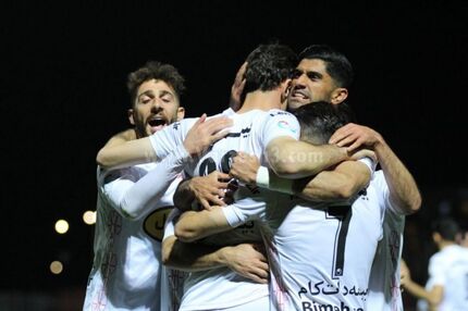 پرسپولیس به کمک داور مس رفسنجان را برد و مدعی ماند