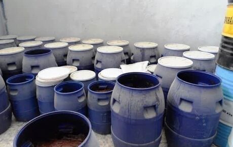 ۳۶ تن رب گوجه فاسد در یک انبار شهر خمین کشف شد