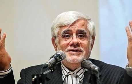 
نامه عارف به لاریجانی برای برگزاری جلسه‌ای با حضور روحانی و رئیسی درباره بنزین
