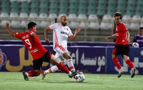 تراکتور مقابل مس رفسنجان درگیر حاشیه متوقف شد