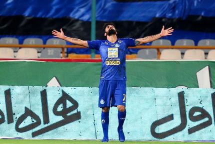 سپاهان، شبانه مدافع استقلال را به خدمت گرفت