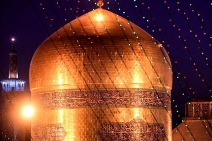 جوان مسیحی در حرم مطهر رضوی به دین اسلام مشرف شد.