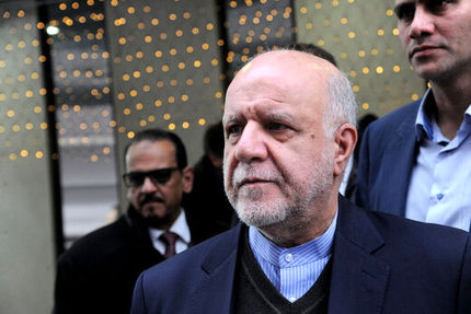 درخواست زنگنه: سران قوا درباره اتهاماتی که نمایندگان به من می‌زنند، تصمیم‌گیری کنند