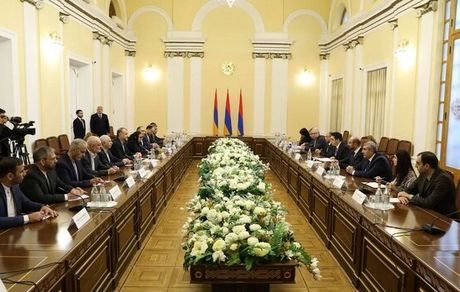 دیدار وزیر امور خارجه با رئیس مجلس ملی ارمنستان