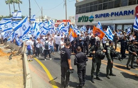 آغاز تظاهرات تحریک آمیز "رقص پرچم‌ها" با حضور نتانیاهو/ حماس: انگشتمان روی ماشه است