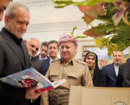 هدیه جالب مسعود بارزانی رئیس حزب دمکرات کردستان به رییس جمهور کشورمان
