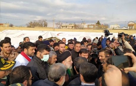 رئیسی: دولت همه توان خود را برای حل مشکلات مناطق زلزله‌زده به کار خواهد گرفت