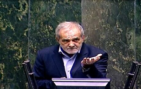 رئیس جمهور در مجلس: وحدت نیاز حل مشکلات کشور است