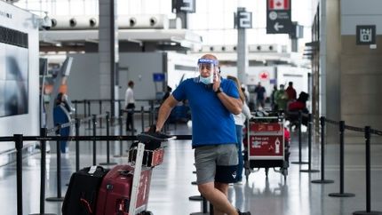 کانادا دوباره از مسافران ورودی به این کشور تست کرونا می‌گیرد