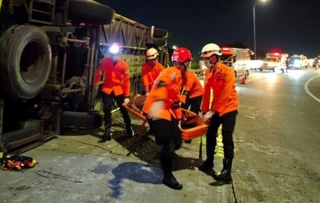 تصادف خونین اتوبوس در اندونزی با ۳۴ کشته و زخمی