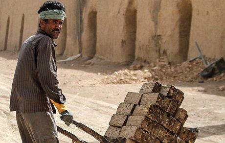 با دستمزد ناچیز معیشت کارگران یک هفته هم دوام نمی‌آورد
