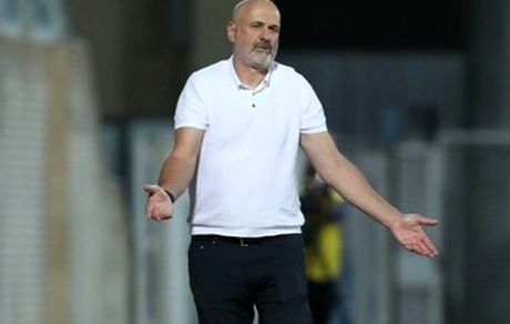 سرمربی اسبق استقلال خوزستان بخاطر جنگ، شکایتش را فعلا پس گرفت