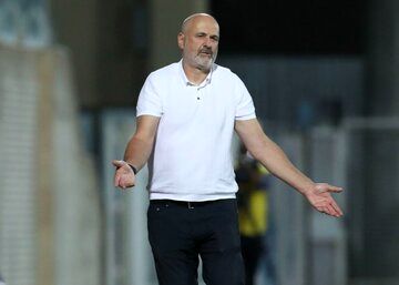 سرمربی اسبق استقلال خوزستان بخاطر جنگ، شکایتش را فعلا پس گرفت