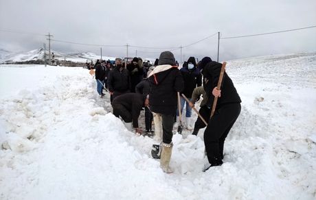 برف راه ۹۴ روستای استان زنجان را مسدود کرد