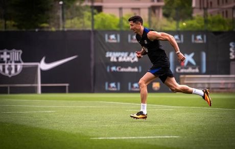 لواندوفسکی در بارسلونا می‌ماند