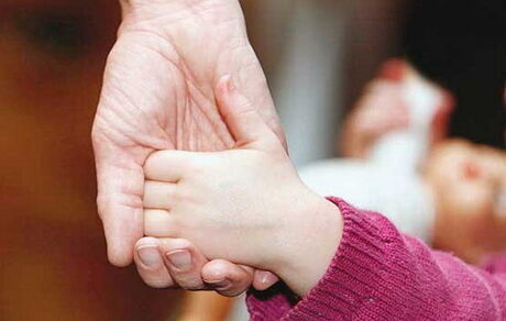 ارائه تسهیلات درمانی و بیمه‌ای به خانواده‌های متقاضی سرپرستی کودکان بیمار یا معلول