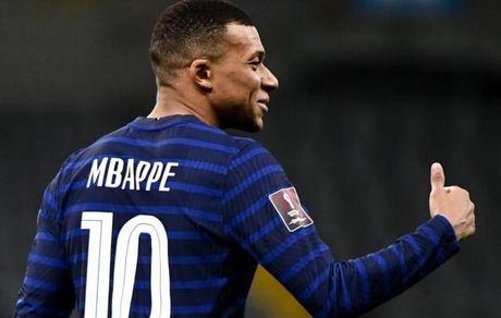 ام‌باپه سفیر واکسن کرونا می‌شود