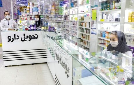خطر سرگردانی ۳۰۰ هزار بیمار در داروخانه‌ها با ضرب‌الاجل "حذف نسخ کاغذی" از اول دی