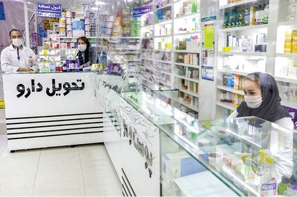 خطر سرگردانی ۳۰۰ هزار بیمار در داروخانه‌ها با ضرب‌الاجل "حذف نسخ کاغذی" از اول دی