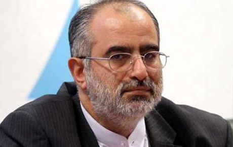 آشنا: داستان‌سرایی را رها کنید