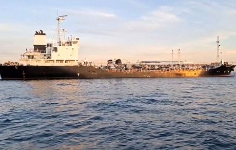 توقیف یک کشتی حامل ۴ میلیون لیتر سوخت قاچاق در آب‌های ایران