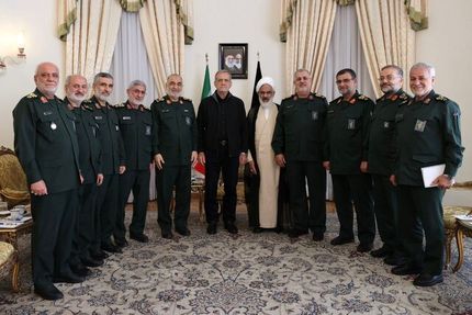دیدار جمعی از فرماندهان ارشد سپاه پاسداران انقلاب اسلامی با رئیس جمهور منتخب