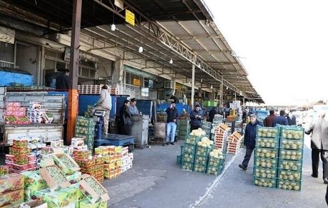 ذخیره‌سازی کافی سیب، پرتقال و خرما در تهران برای شب عید و ماه رمضان