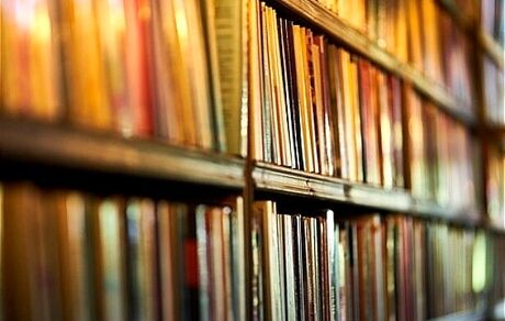 بیشتر تولیدات علمی در کتابخانه‌ها خاک می‌خورند