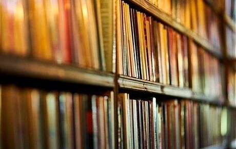 بیشتر تولیدات علمی در کتابخانه‌ها خاک می‌خورند