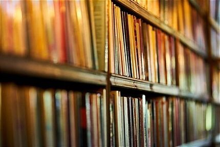 بیشتر تولیدات علمی در کتابخانه‌ها خاک می‌خورند