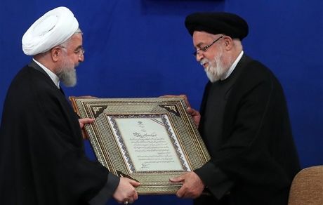 روحانی: توفیق خدمت به خانواده شهدا از جمله افتخارات است