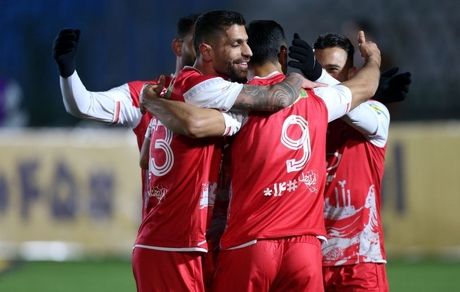 هوادار برای دومین بازی متوالی پنج گل خورد / پرسپولیس با یک برد پرگل به تعطیلات رفت