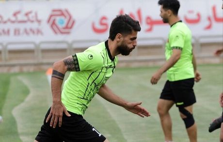 میلاد سرلک با پرسپولیس تمدید کرد