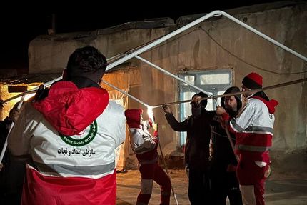 ۹ هزار حادثه دیده زلزله خوی امدادرسانی شد