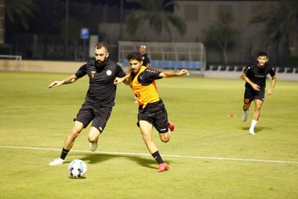 چشمی با ام صلال‌ تمرین کرد